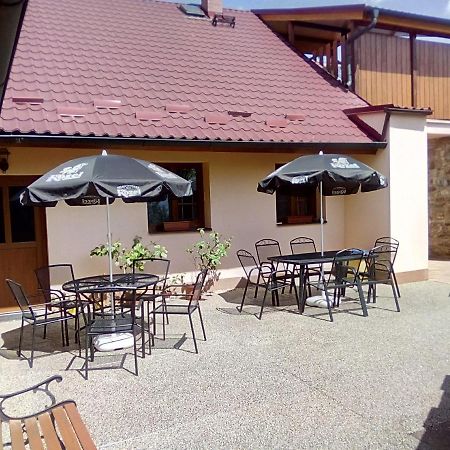 Hostinec U Janatu S Ubytovanim Cestin Exterior photo