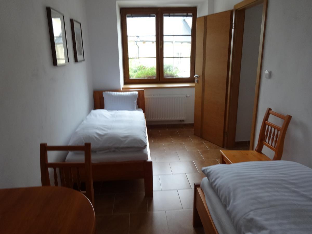 Hostinec U Janatu S Ubytovanim Cestin Room photo