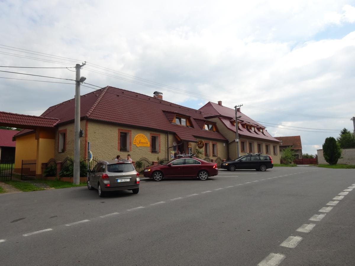 Hostinec U Janatu S Ubytovanim Cestin Exterior photo