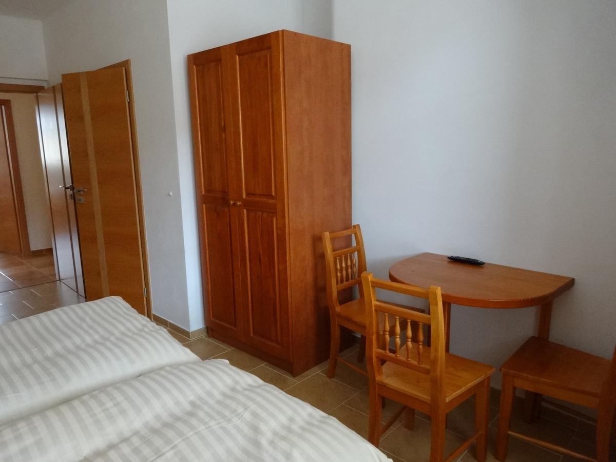 Hostinec U Janatu S Ubytovanim Cestin Room photo