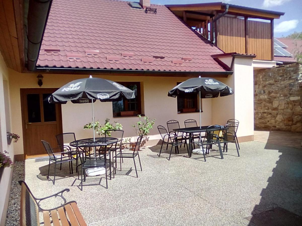 Hostinec U Janatu S Ubytovanim Cestin Exterior photo