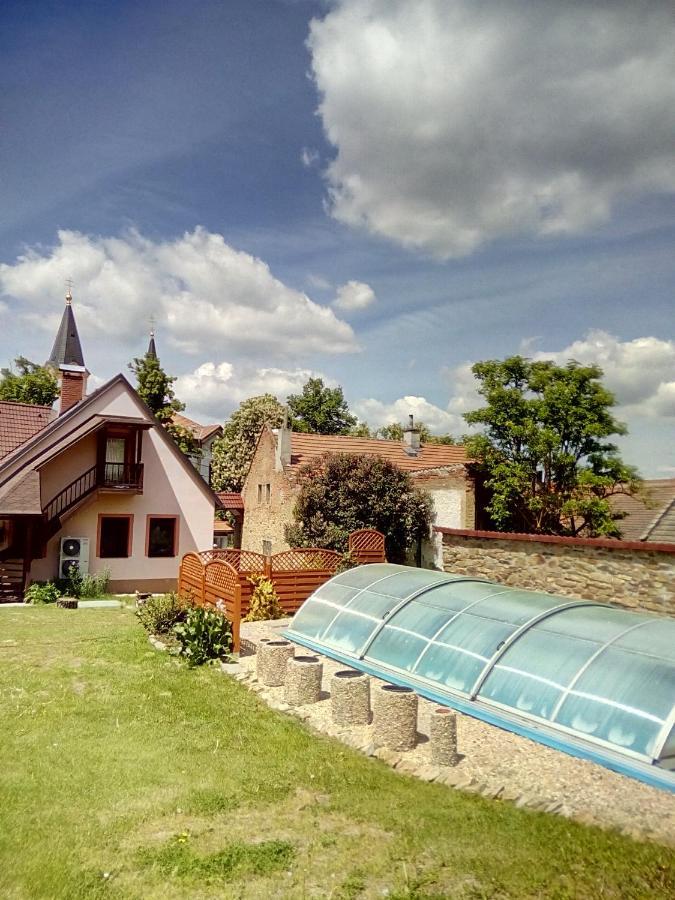 Hostinec U Janatu S Ubytovanim Cestin Exterior photo