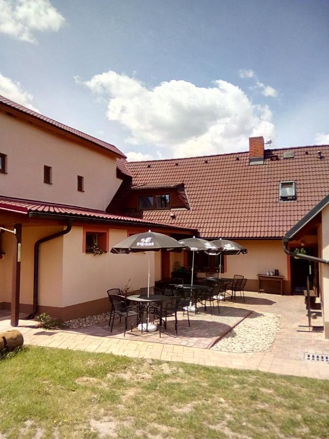 Hostinec U Janatu S Ubytovanim Cestin Exterior photo