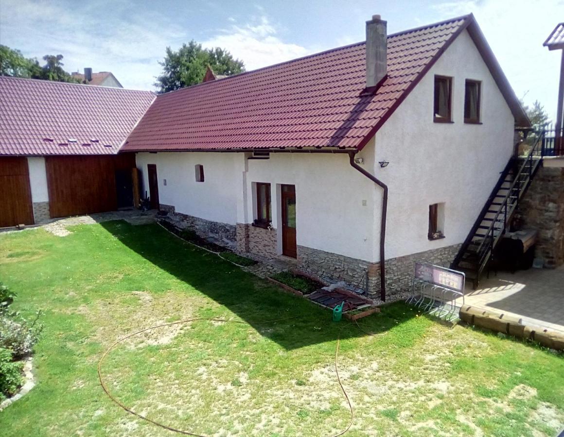 Hostinec U Janatu S Ubytovanim Cestin Exterior photo