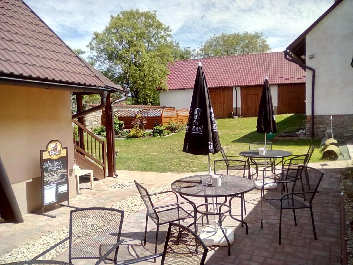 Hostinec U Janatu S Ubytovanim Cestin Exterior photo